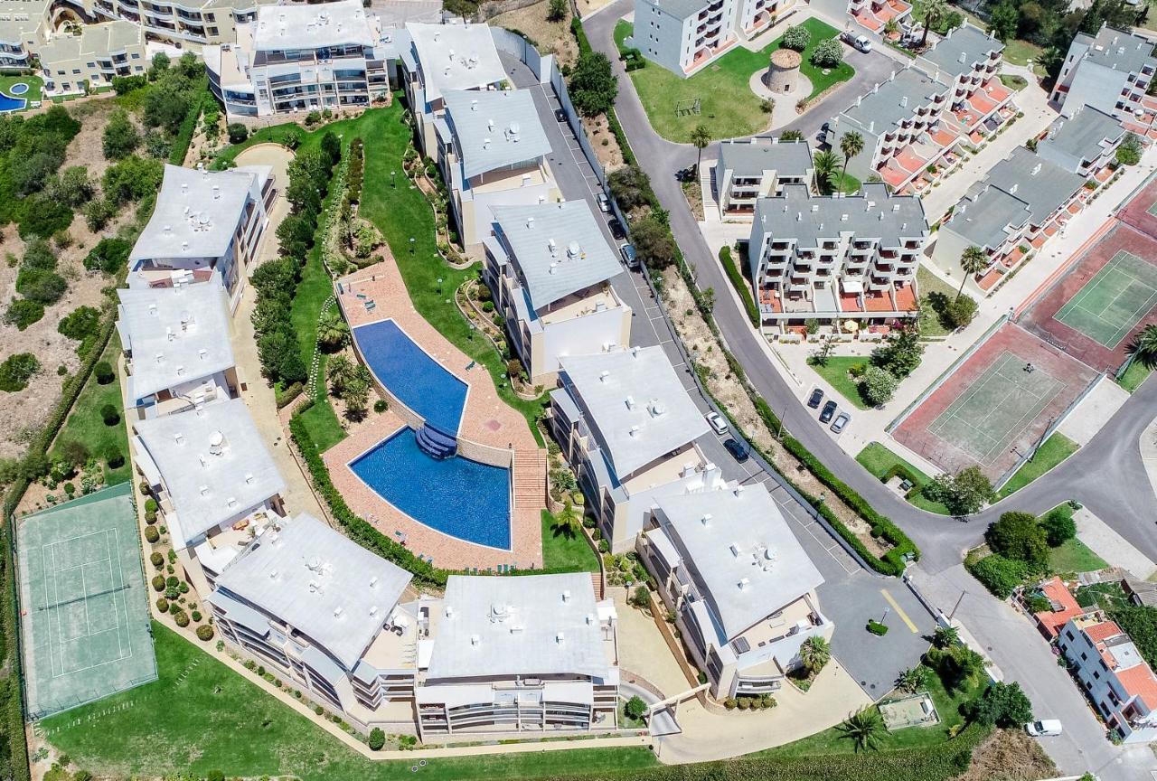 Ocean View Apartment With 3 Spacious Terraces, 2 Swimming Pools & Tennis Court Албуфейра Екстер'єр фото